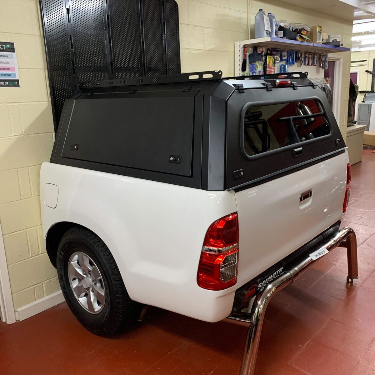 Direct4x4 Pickup Truck Hardtop Canopies Aluminium Expedition Load Bed Canopy for the Toyota Hilux 2016+ Double Cab