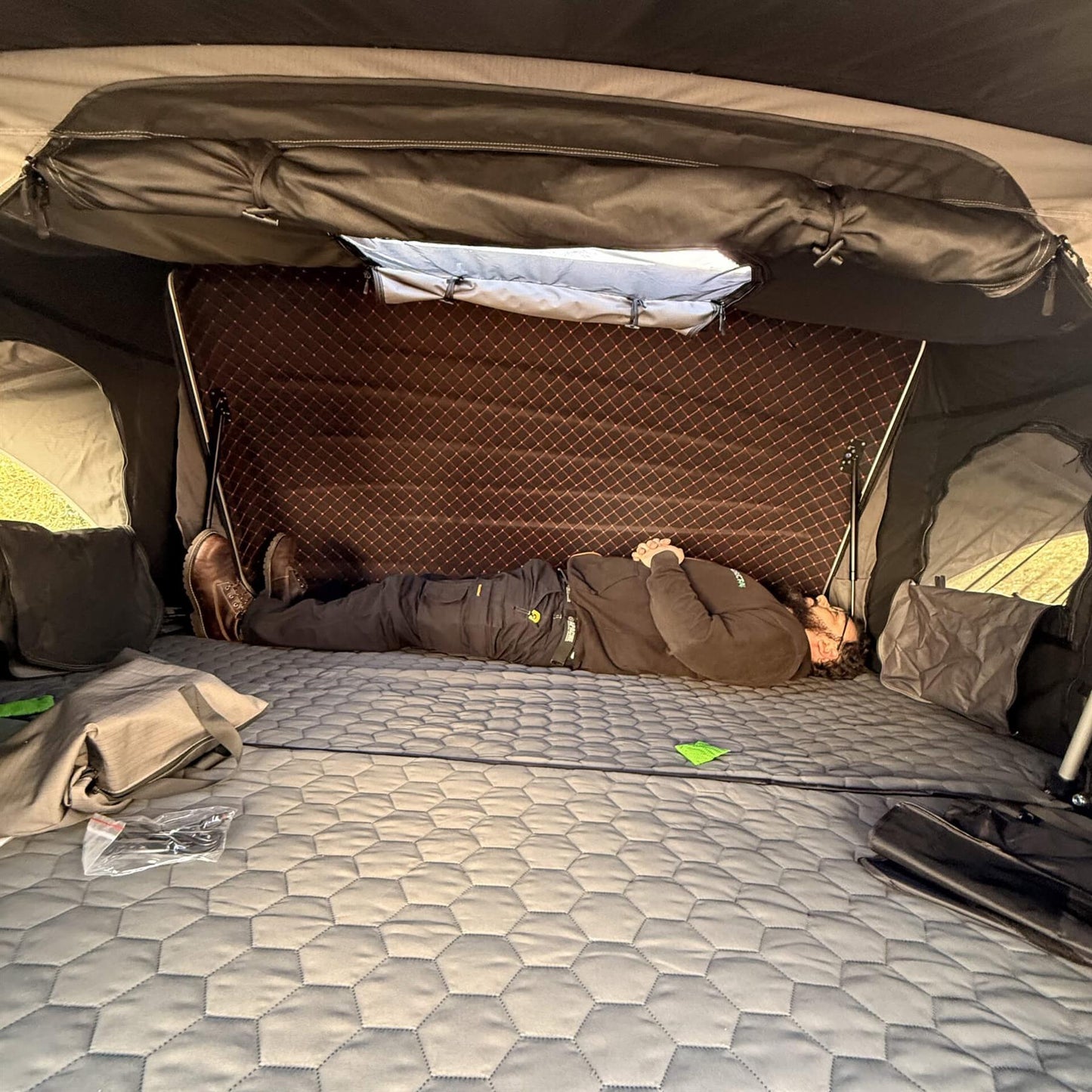 Direct4x4 Roof Top Tents TrailTop Granite Grey 3 or 4-Person Hard Shell Expedition Roof Top Camping Tent