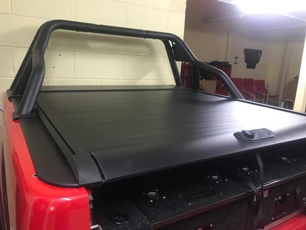 Direct4x4 Pickup Truck Tonneau Covers [CLEARANCE] Roll & Lock Style Load Bed Tonneau Cover Toyota Hilux 05-16 [Rollbar Compatible]