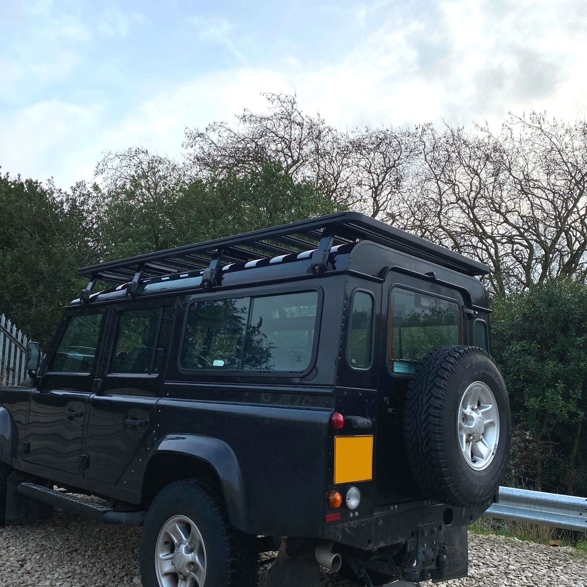 Direct4x4 Roof Racks AluMod Low Profile 270cm x 147cm Roof Rack for the Land Rover Defender 110 83-16