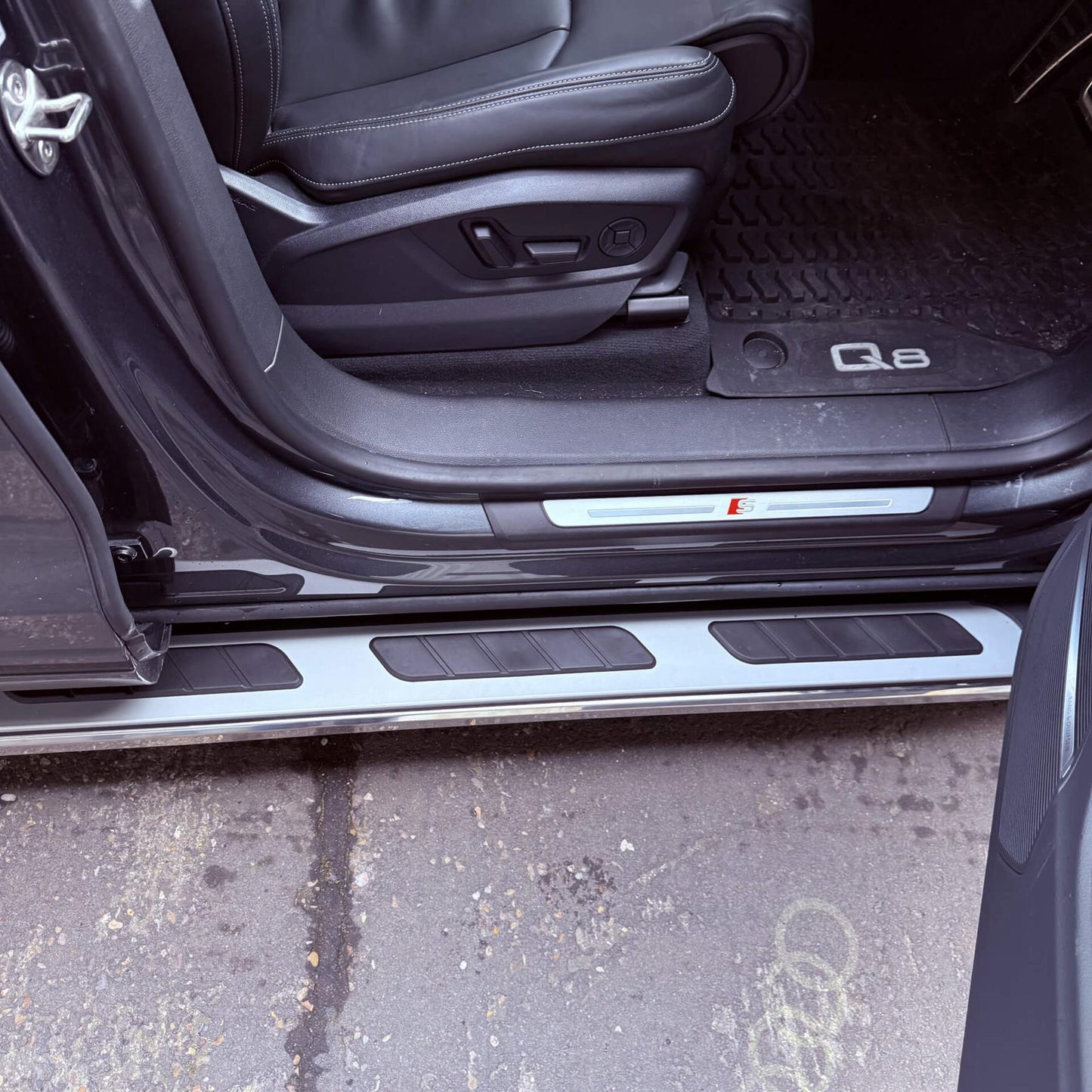 Direct4x4 Side Steps and Bars Suburban Side Steps Running Boards for the Audi Q8 2022+