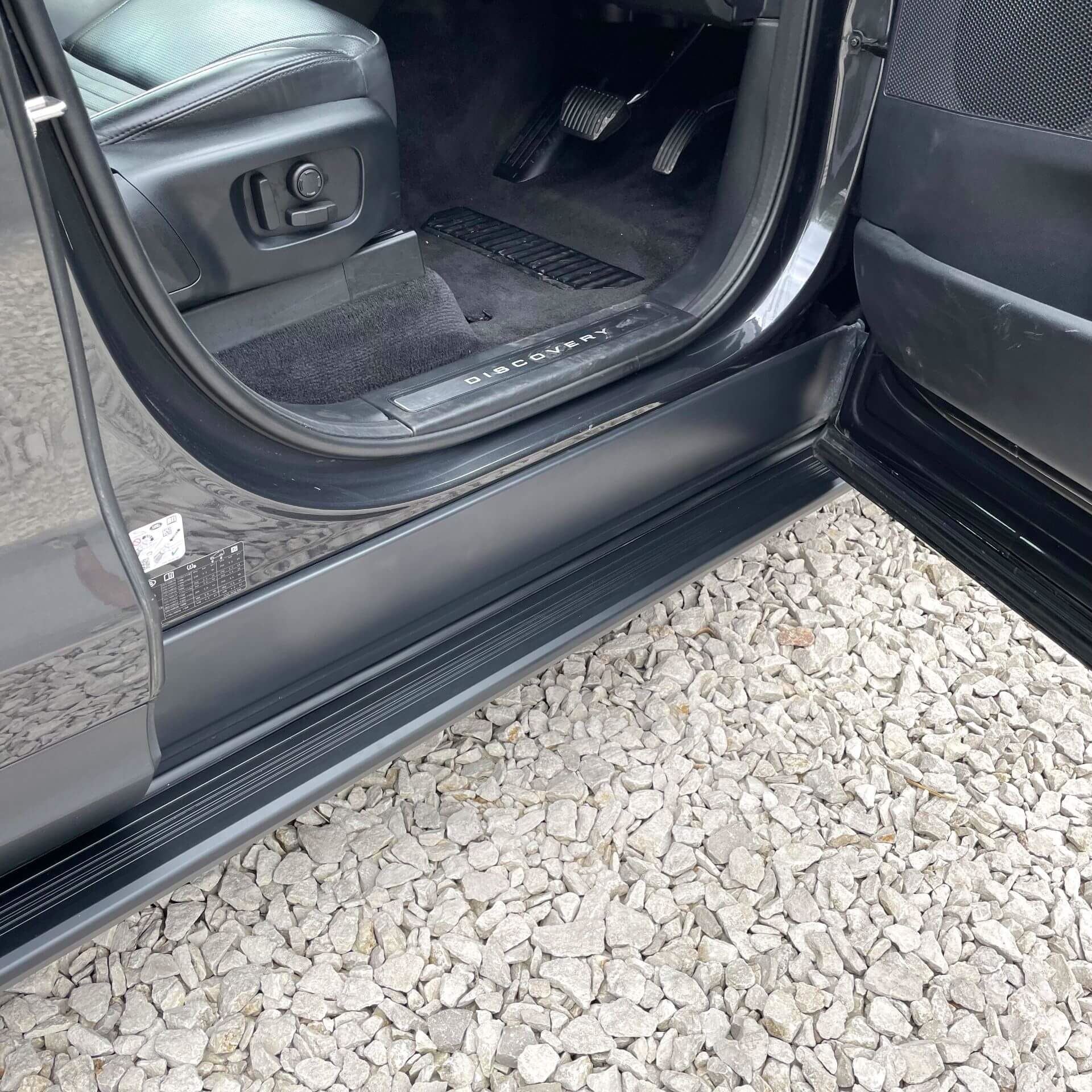 Direct4x4 Side Steps and Bars Orca Side Steps Running Boards for Land Rover Discovery 5 2017+