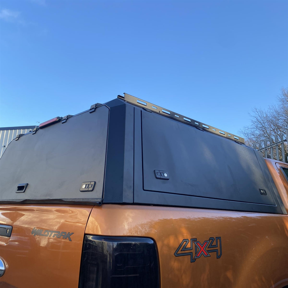 Direct4x4 Pickup Truck Hardtop Canopies Plain Sided Alu Trade Style Load Bed Hardtop Canopy for the Toyota Hilux 2016+