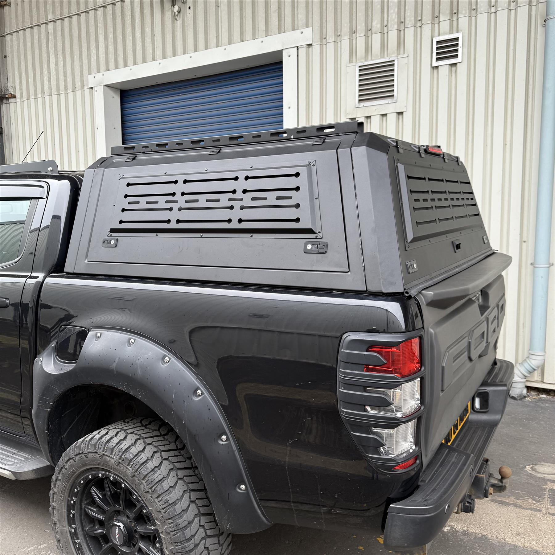 Direct4x4 Pickup Truck Hardtop Canopies Aluminium Trade Style Load Bed Hardtop Canopy for the Ford Ranger 2022+ MK4 T9 (P703) Double Cab