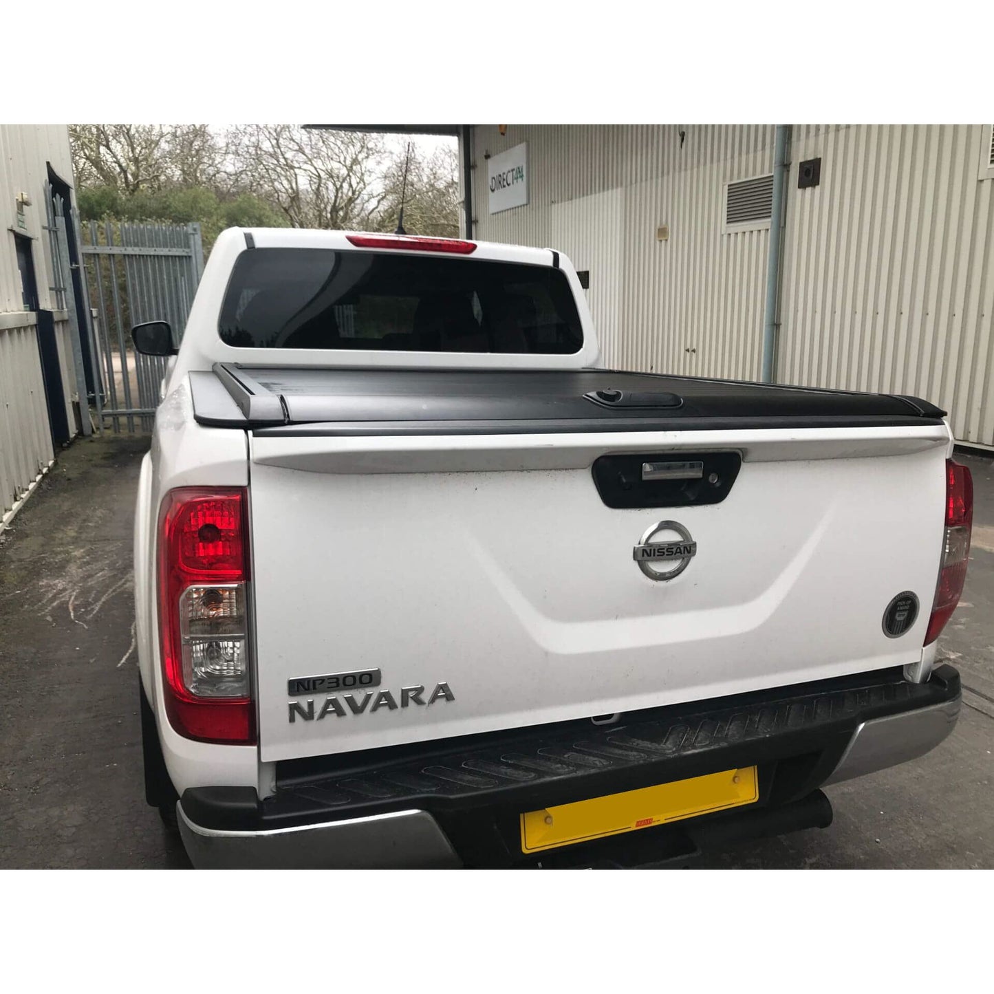 Roll & Lock Style Tonneau Cover for Nissan Navara NP300 2015+ [Rollbar Incompatible]