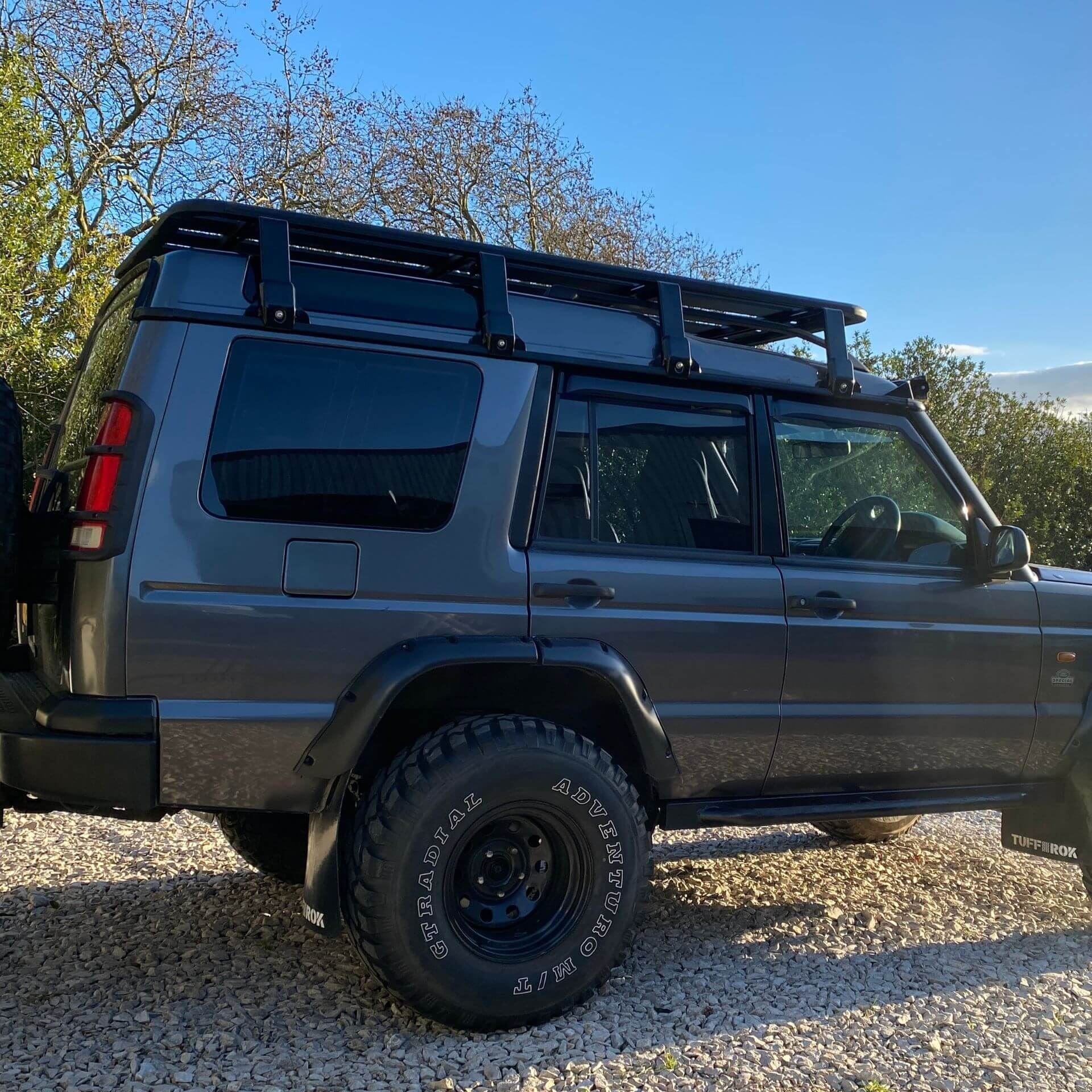 Direct4x4 Roof Racks [CLEARANCE] AluMod Low Profile 220cm x 125cm Roof Rack for the Land Rover Discovery 1 and 2