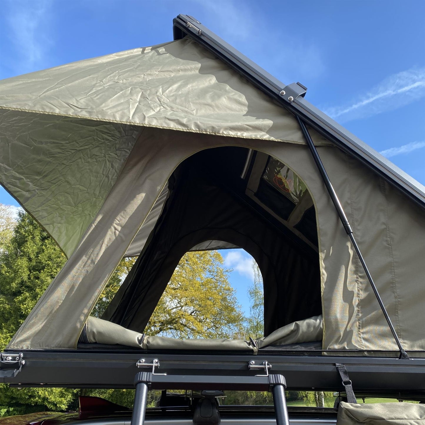 ClamTrekk 2 Person Aluminium Clamshell Roof Top Tent