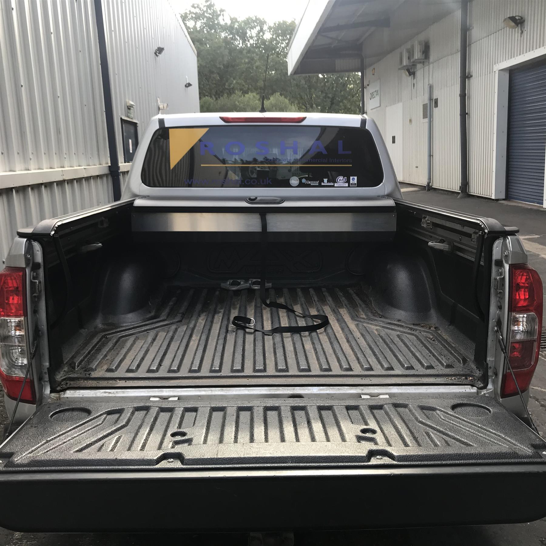 Direct4x4 Pickup Truck Tonneau Covers Roll & Lock Style Load Bed Tonneau Cover Isuzu D-Max 12-20 [Roll Bar Compatible]