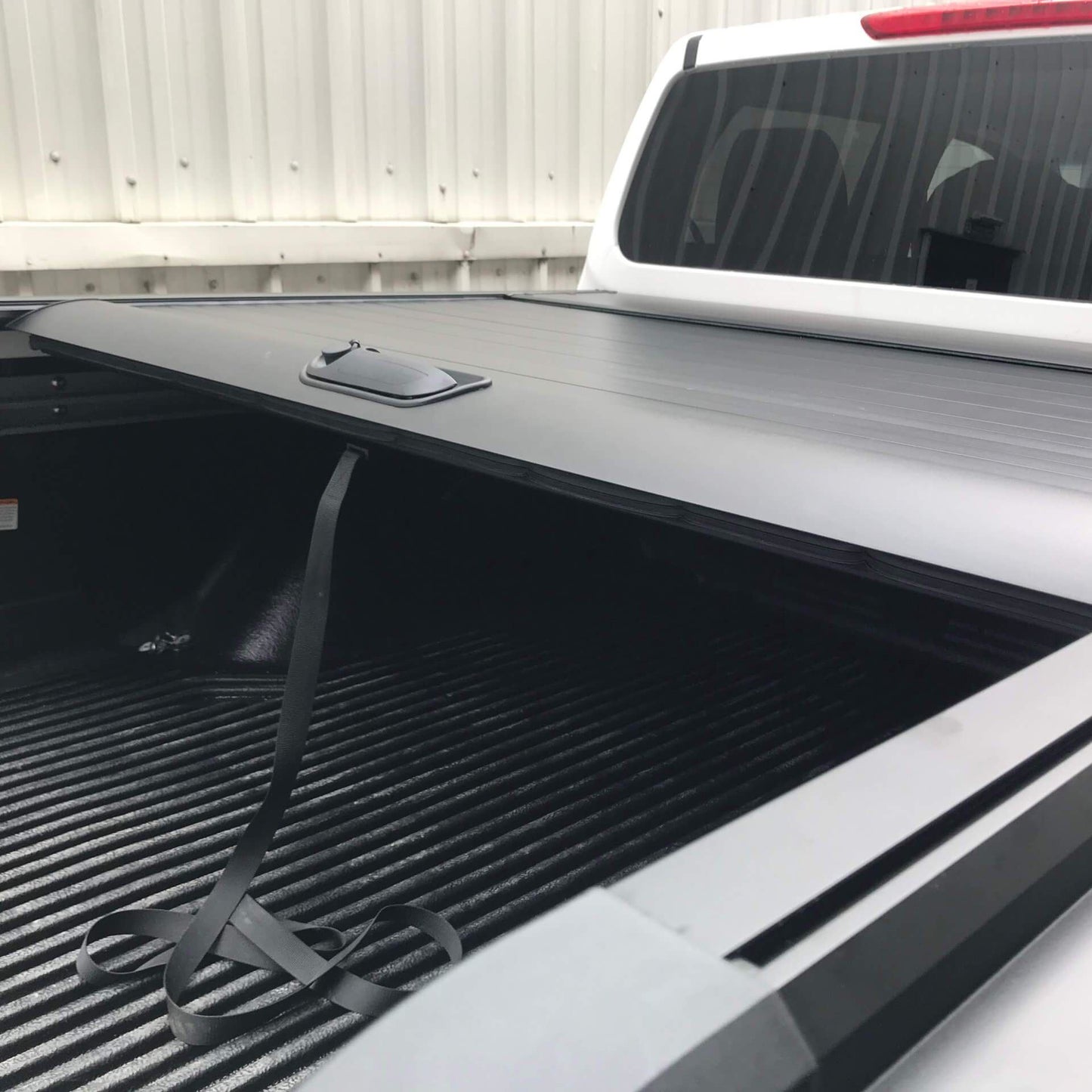 Direct4x4 Pickup Truck Tonneau Covers [CLEARANCE] Roll & Lock Style Load Bed Tonneau Cover Toyota Hilux 05-16 [Rollbar Compatible]
