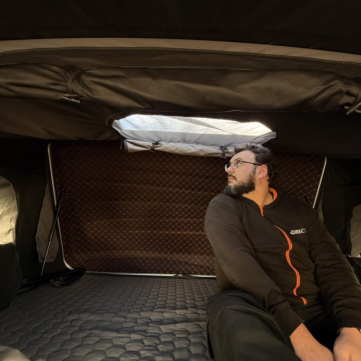 Direct4x4 Roof Top Tents TrailTop Granite Grey 3 or 4-Person Hard Shell Expedition Roof Top Camping Tent