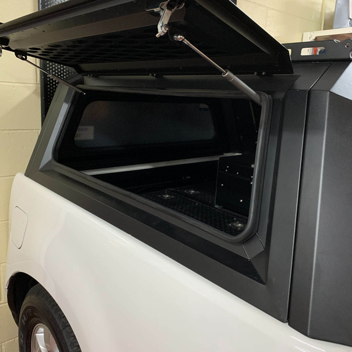 Direct4x4 Pickup Truck Hardtop Canopies Aluminium Expedition Load Bed Canopy for the Toyota Hilux 2016+ Double Cab
