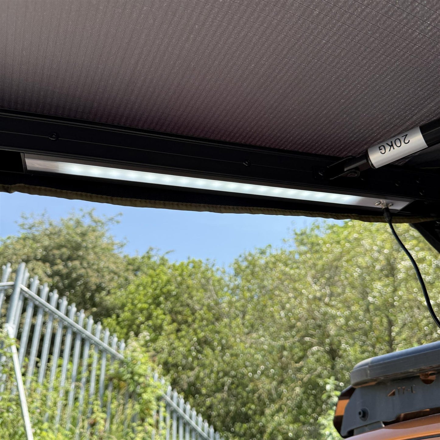 Expedition Automatic Freestanding Pull-out Vehicle Side Awning with Walls
