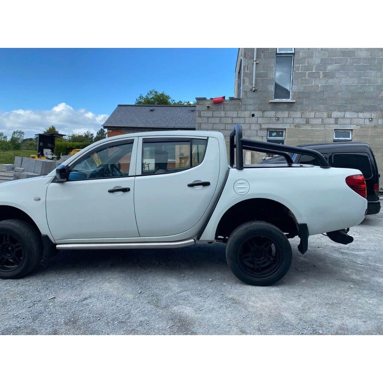 Direct4x4 Pickup Truck Roll Sports Bar [CLEARANCE] Single Loop Black Powder Coated Roll Sports Bar for Mitsubishi L200 2005-2010