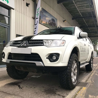 Direct4x4 Side Steps and Bars Premier Side Steps Running Boards for Mitsubishi L200 Double Cab 2005-2015