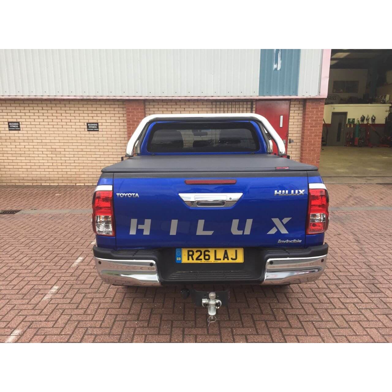 Direct4x4 Pickup Truck Tonneau Covers [CLEARANCE] Soft Tri-Fold Tonneau Cover for Toyota Hilux Double Cab 2016+