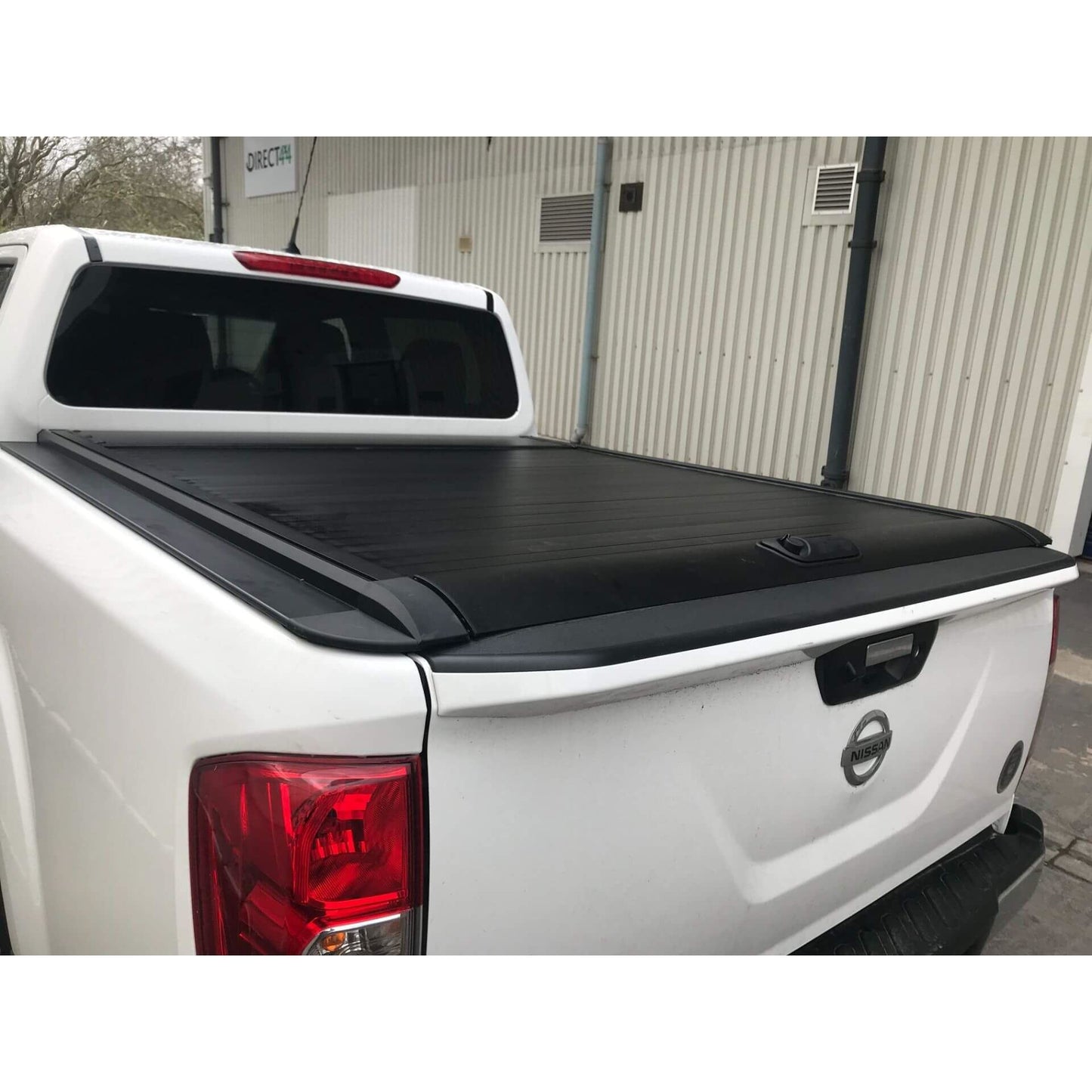 Roll & Lock Style Tonneau Cover for Nissan Navara NP300 2015+ [Rollbar Incompatible]