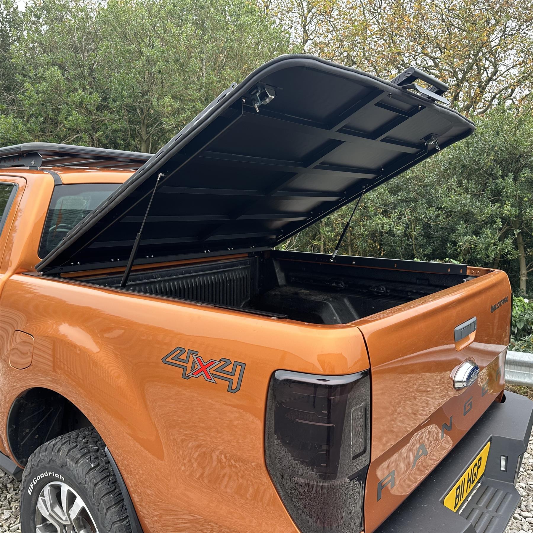 Direct4x4 Pickup Truck Tonneau Covers [CLEARANCE] Black Aluminium Flat Tonneau Cover for Ford Ranger T6/T7/T8 2012-2022 MK3 (P375)