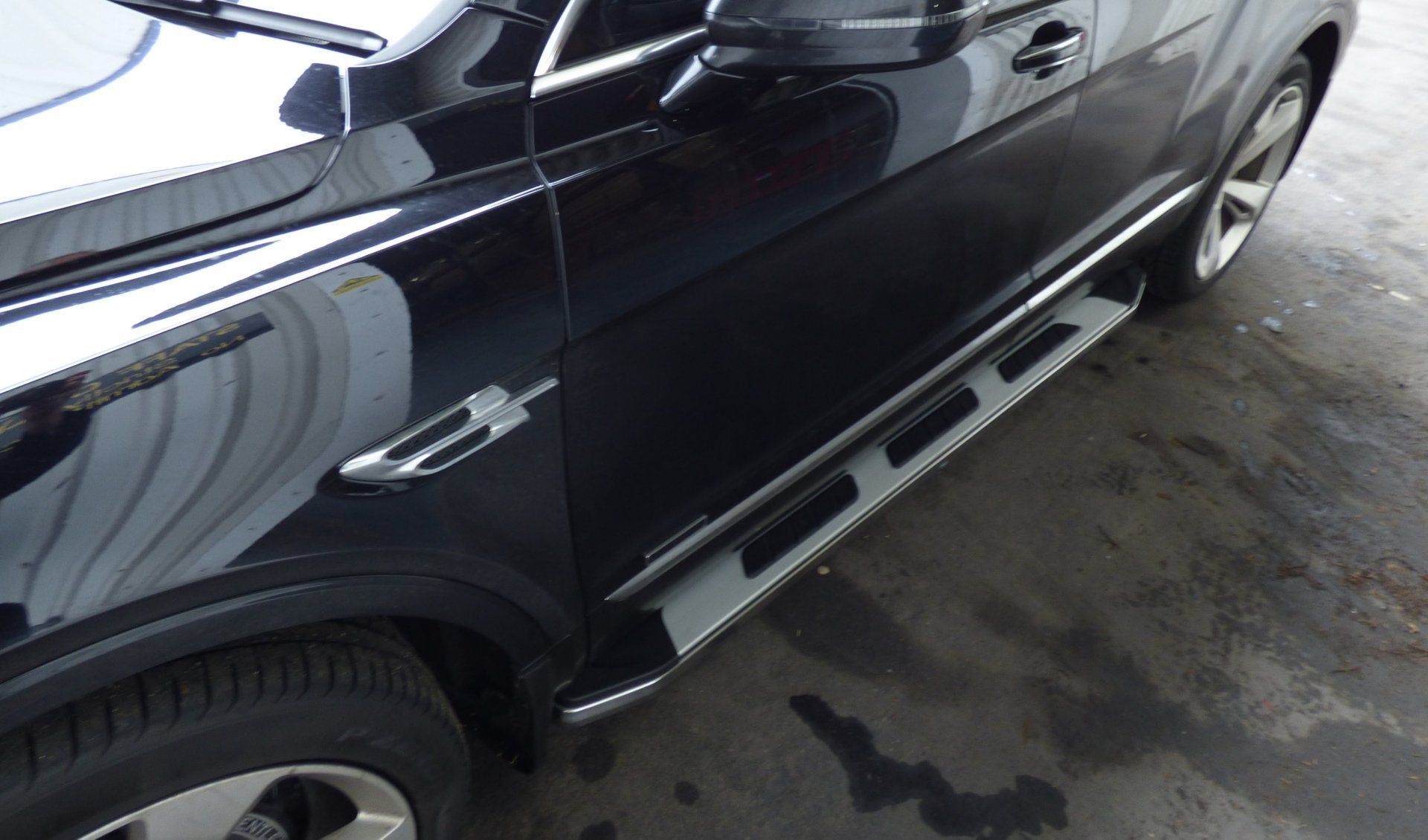 Suburban Side Steps Running Boards for Bentley Bentayga - 0200/M1576 - sold by Direct4x4