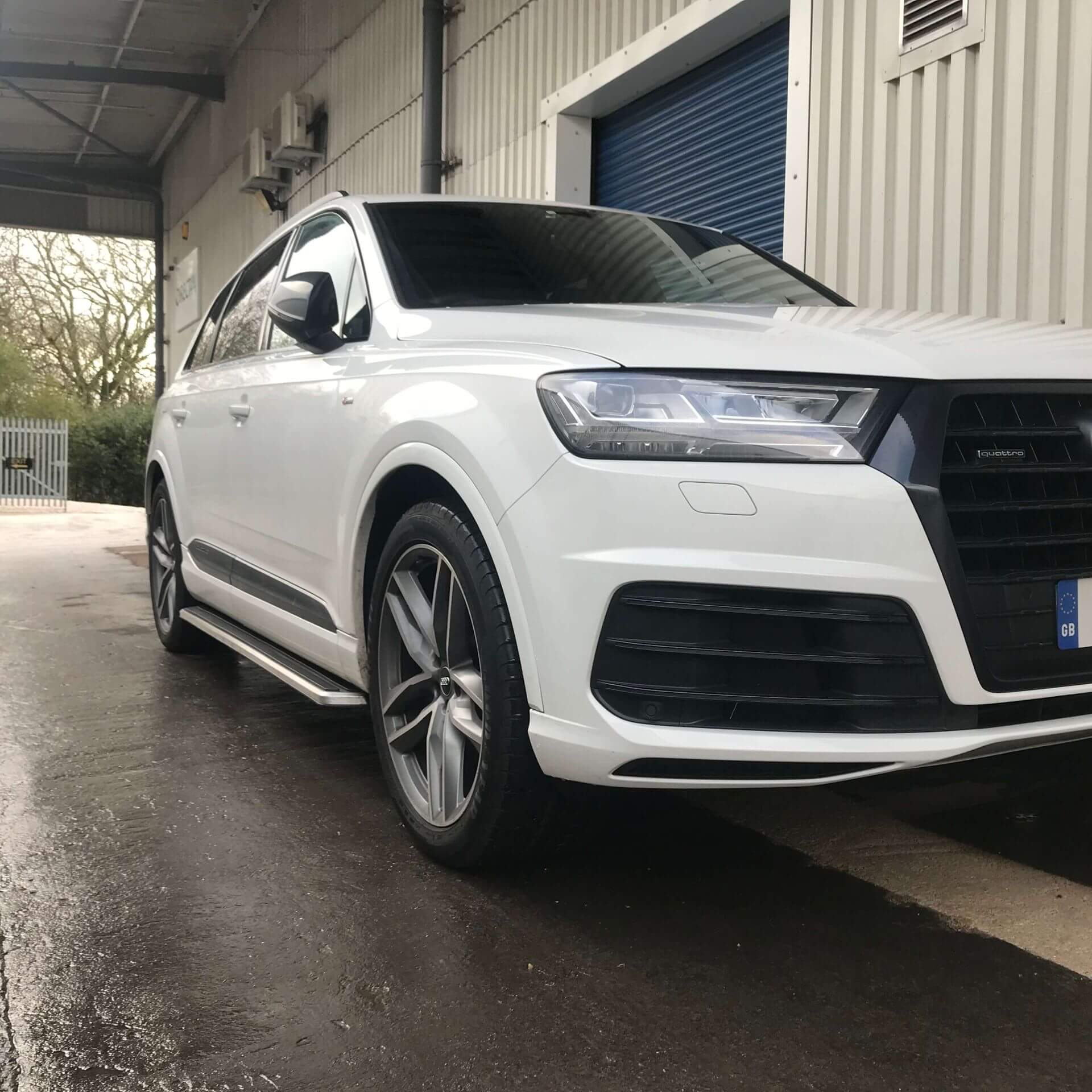 Audi q7 deals side steps