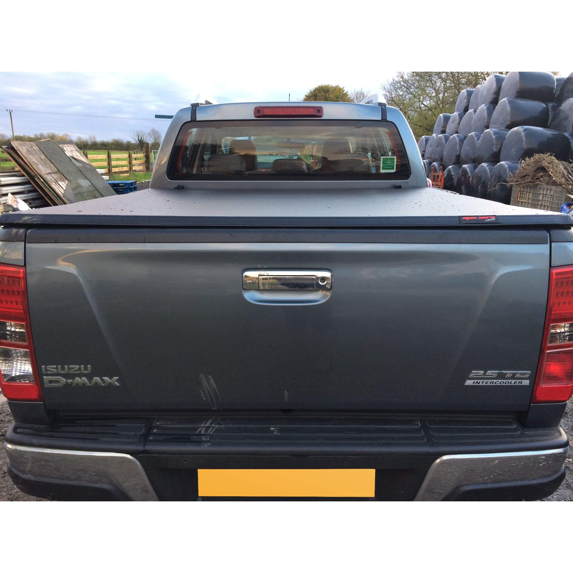 Soft Tri-Fold Tonneau Cover for Isuzu D-Max Double Cab 2012-2020 -  - sold by Direct4x4